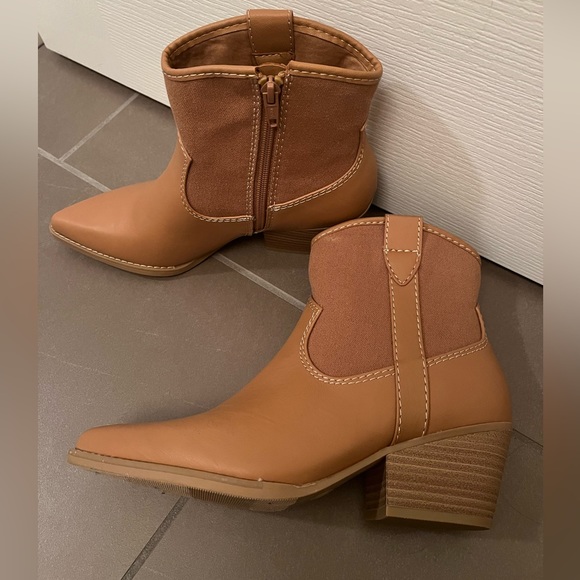 NWOT Target Kay Western Boots - Picture 2 of 6